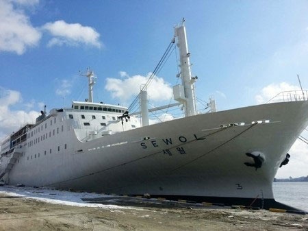 Tau Sewol duoc rao ban voi gia 1 USD hinh anh