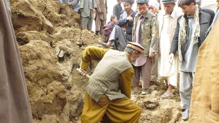 Hien truong vu lo dat kinh hoang tai Afghanistan hinh anh