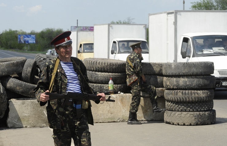 Nguoi bieu tinh chiem uy ban hanh chinh Donetsk hinh anh