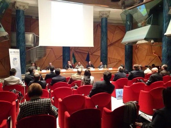 Hoc gia Italy len an hanh dong cua Trung Quoc tren Bien Dong hinh anh