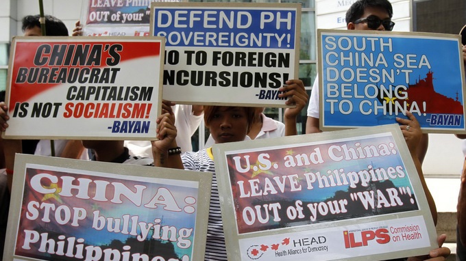 Philippines bat 11 nguoi tren tau ca Trung Quoc hinh anh