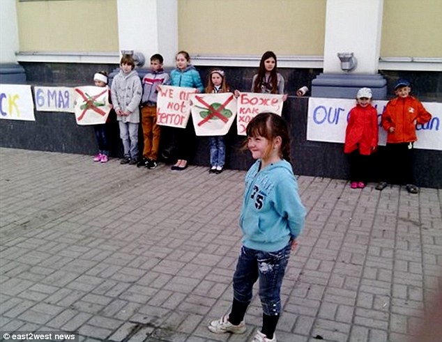 Bộ ngoại giao Nga hôm 7/5 kêu gọi chính quyền Kiev dừng việc sử dụng vũ khí chống lại chính người dân nước này. Ảnh: East2West News.