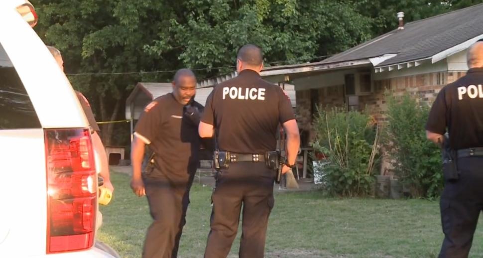 Cu ba My chet vi vung sung trong nha hinh anh