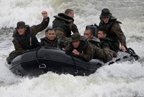 My, Philippines tap tan cong giua luc Bien Dong cang thang hinh anh