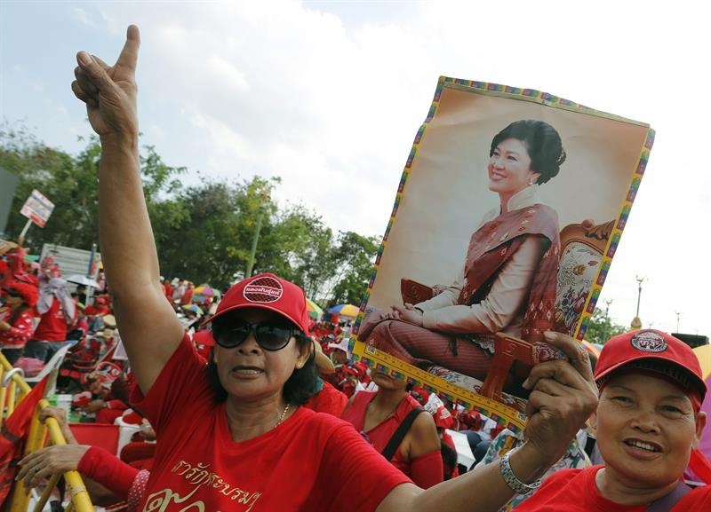 Phe Ao do tiep tuc ra duong de bao ve chinh phu hinh anh