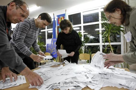 Gan 90% nguoi dan Donetsk ung ho ly khai khoi Ukraina hinh anh