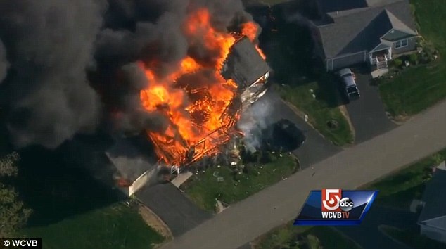 Toa nha no tung trong ban tin truc tiep hinh anh