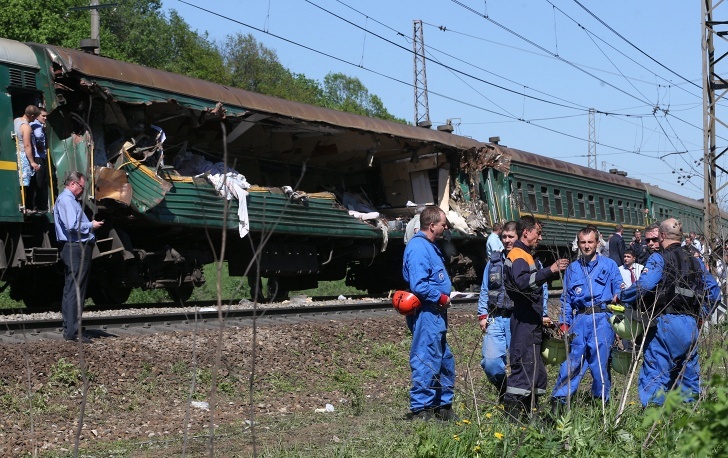 Ít nhất 9 người thiệt mạng sau khi một chiếc tàu chở hàng trật bánh và va chạm vào tàu chở khách ở gần thủ đô Moscow hôm 20/5.