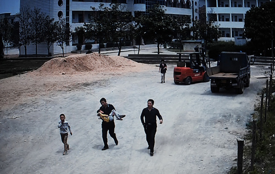 Sinh vien dam chet 3 nguoi tren tau dien ngam Dai Loan hinh anh