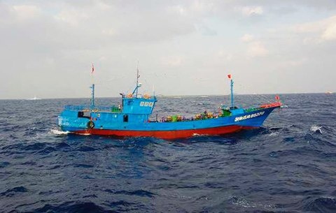 Tau ca Trung Quoc dau dau, hai nguoi chet hinh anh