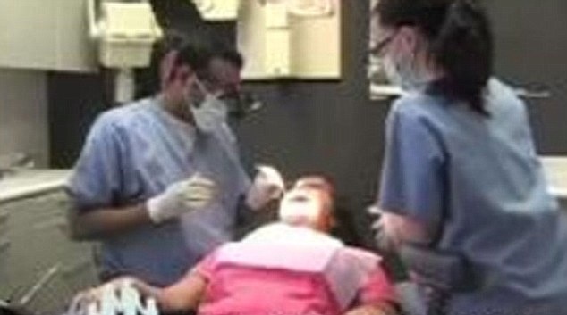 Chet oan vi nho 20 chiec rang hinh anh