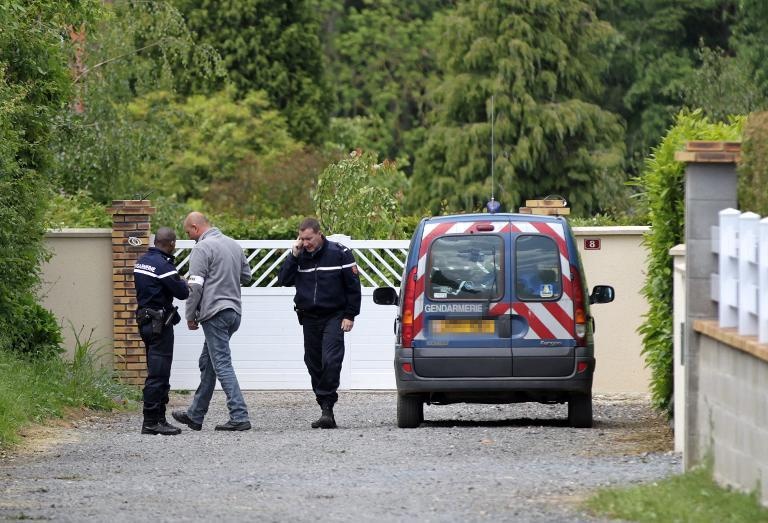 Ke ghen tuong thien va sat hai truong lang tai Phap hinh anh