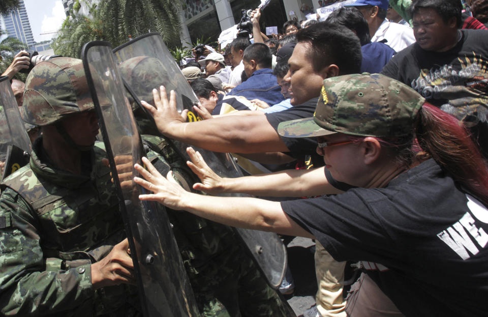 Quan doi Thai noi dan chu lam hai dat nuoc hinh anh