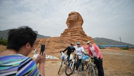 Trung Quoc dap tuong Nhan su gia hinh anh