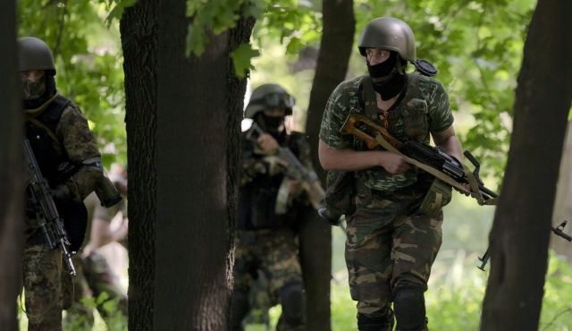 Ukraina cao buoc Nga cu 'phan tu khung bo' qua bien gioi hinh anh