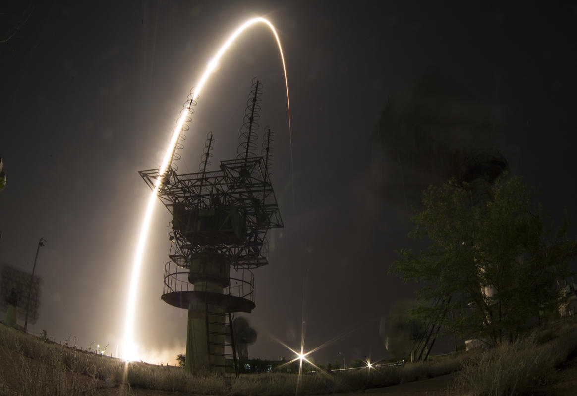 Canh phong phi thuyen Nga len vu tru hinh anh