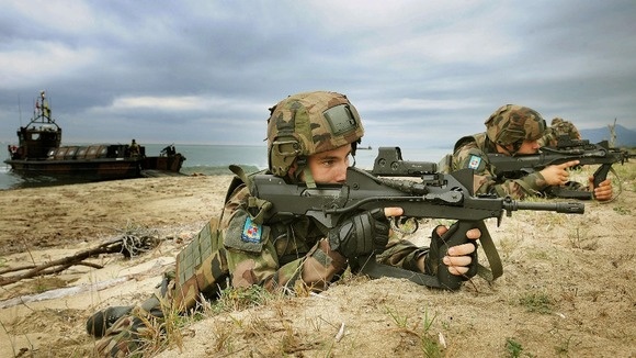 Nhung su co hai huoc trong lich su quan su (ky 2) hinh anh