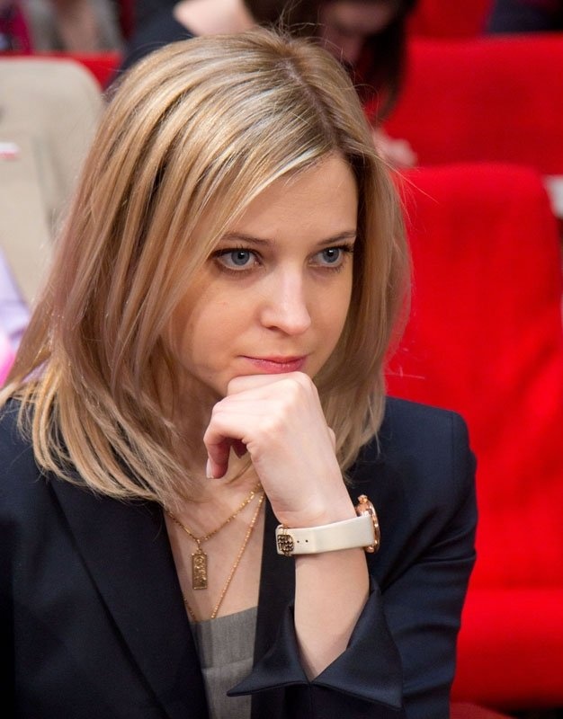 Ngày 26/3, chính quyền lâm thời Ukraina cáo buộc Bộ trưởng Natalia Poklonskaya tội “đồng phạm và tham gia các hoạt động với mục đích thay đổi hoàn toàn hệ thống Hiến pháp và thâu tóm quyền lực”.