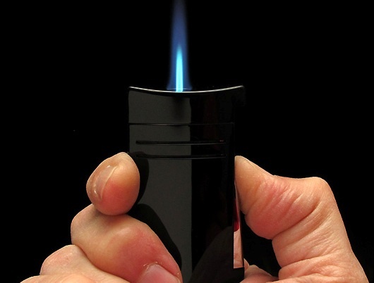 Nha no do chu dung bat lua de tim cho ga ro ri hinh anh