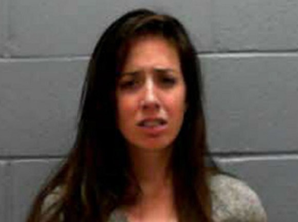 Tau hoa chay ngang qua co the nhung khong chet hinh anh