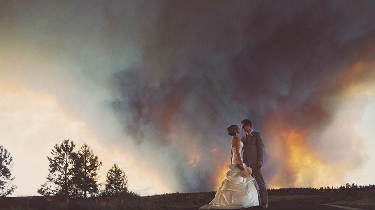 Dam chay rung tao nen buc anh cuoi de doi hinh anh