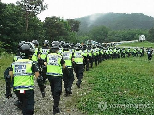 6.000 canh sat truy lung tung tich chu tau Sewol hinh anh