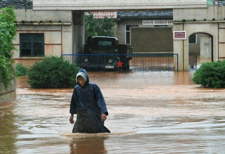 Kim Jong Un noi gian vi du bao thoi tiet sai hinh anh