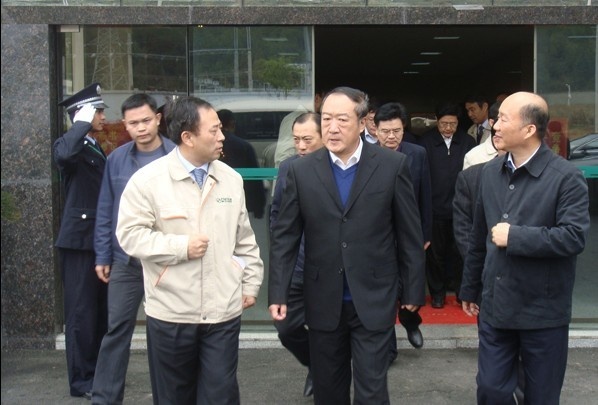 Trung Quoc dieu tra quan chuc cap cao hinh anh