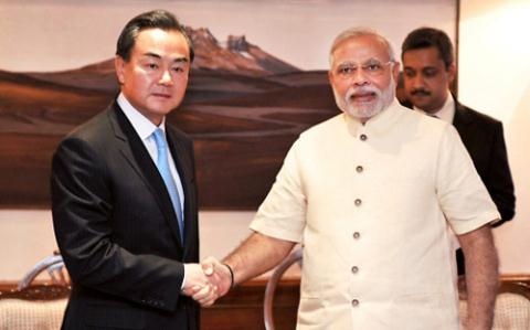 Ngoại trưởng Vương Nghị thăm Tân Thủ tướng Narendra Modi.