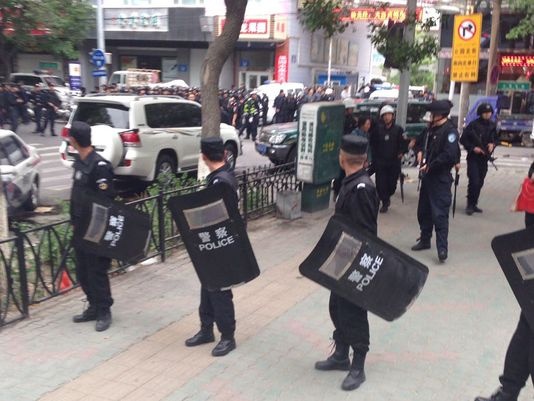 Trung Quoc tu hinh 3 ke khung bo gan Thien An Mon hinh anh