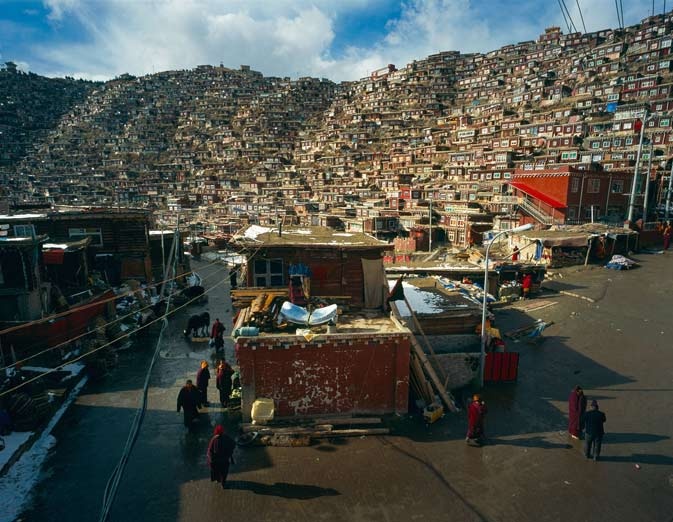 Quan chuc Trung Quoc bi dan lang ban chet hinh anh