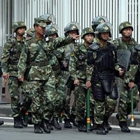 Trung Quoc bat giu 380 ten khung bo tai Tan Cuong hinh anh