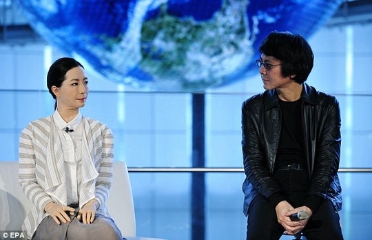 Người máy Otonaroid có hình dáng như một phụ nữ. Ảnh: EPA.