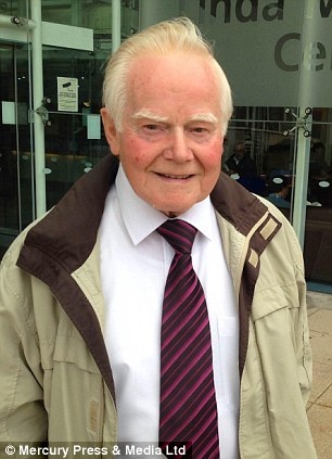 Khoi u to nhu qua bong da moc duoi hang cu ong 83 tuoi hinh anh