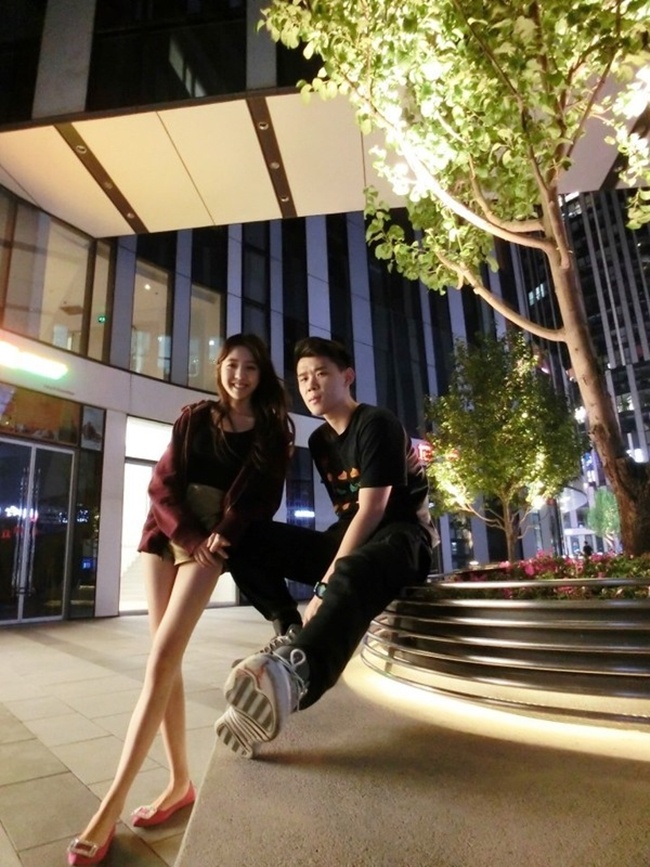 Co gai so huu doi chan dai kinh ngac hinh anh