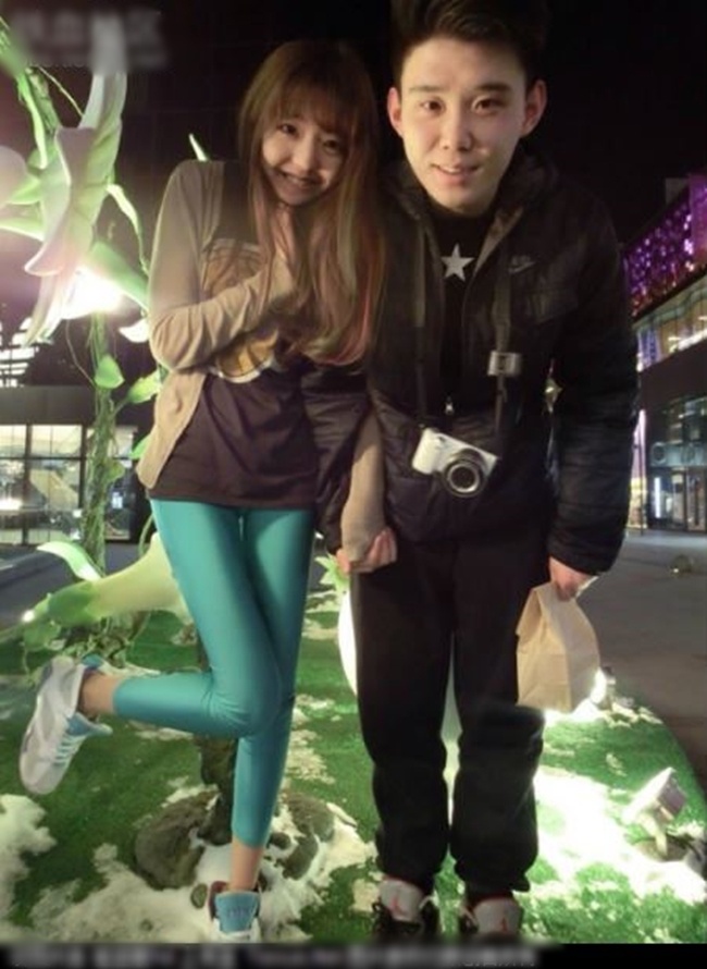 Tỉ lệ giữa chân và phần thân trên chênh nhau khá nhiều.