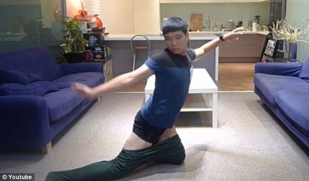 Man trinh dien mac quan khong can dung tay hinh anh