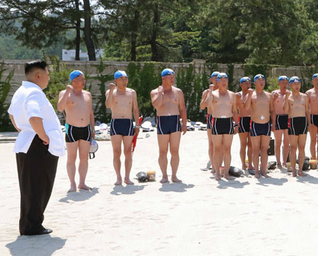 Kim Jong-un thi sat si quan tap boi hinh anh