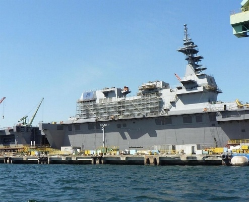 Nhat Ban lap dat vu khi cho tau san bay the he moi hinh anh