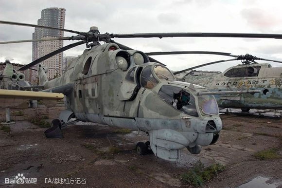 Từng là một trong hai cường quốc quân sự,  Liên Xô có rất nhiều nghĩa địa vũ khí. Nhưng khác với Mỹ, nghĩa địa vũ khí ở nơi đây thật sự là nơi “vứt đồ”. 24 chiếc trực thăng vũ trang ở sân bay Khodynka, Moscov đã tàn tạ rách nát. Ảnh: Chinaiiss