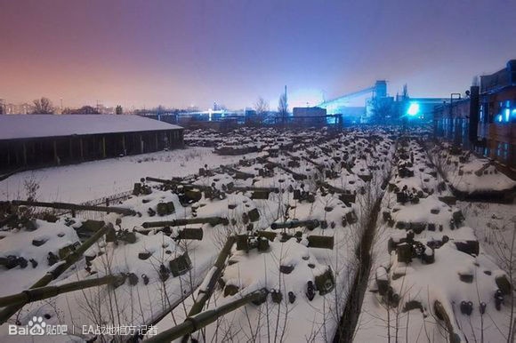 Hàng trăm chiếc xe tăng bọc thép bị vứt bỏ trong nhà máy sản xuất xe tăng Kharkov, Ukraina đã trở thành phế thải. Ảnh: Chinaiiss