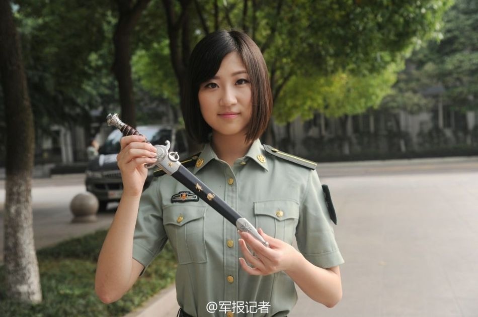 Đây là khóa đầu tiên của trường nhận được món quà tốt nghiệp rất ý nghĩa này. Ảnh: Ifeng