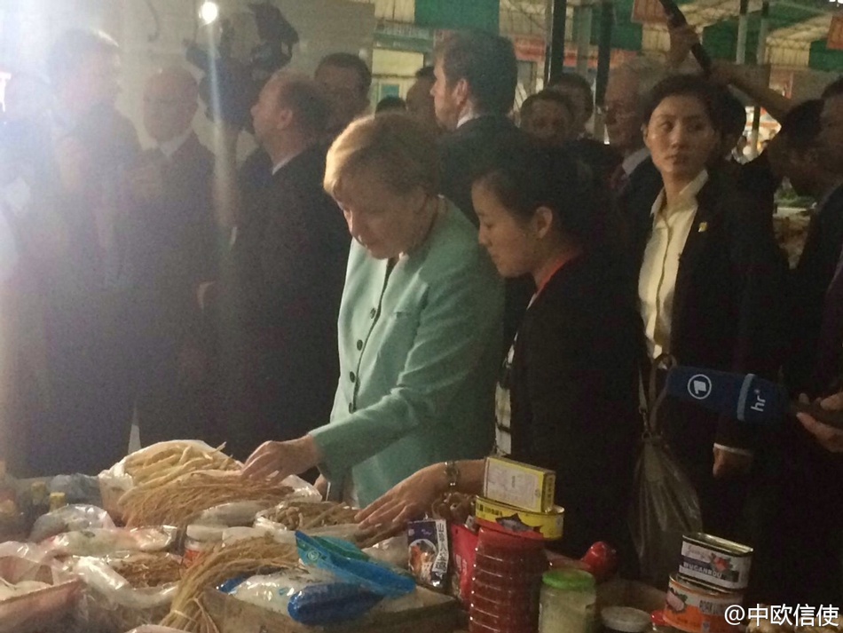 Thu tuong Duc 'vi hanh' cho o Trung Quoc hinh anh