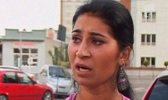 Con cua trieu phu phai choi dan dao de kiem song hinh anh