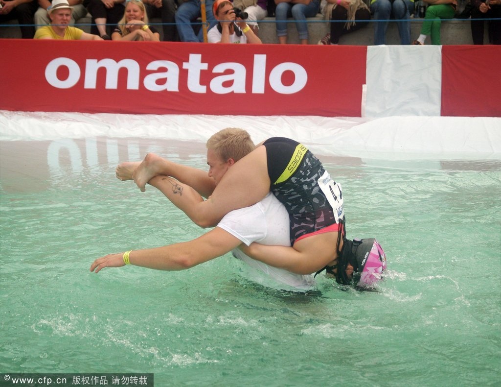 Chong cong vo chay dua o Phan Lan hinh anh