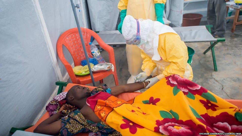 Tổ chức Bác sĩ không biên giới (MSF) cảnh báo, dịch sốt xuất huyết Ebola đang mất kiểm soát. MSF đã điều khoảng 300 nhân viên y tế tới Guinea, Sierra Leone và Liberia –  3 điểm nóng của dịch bệnh tại khu vực. 