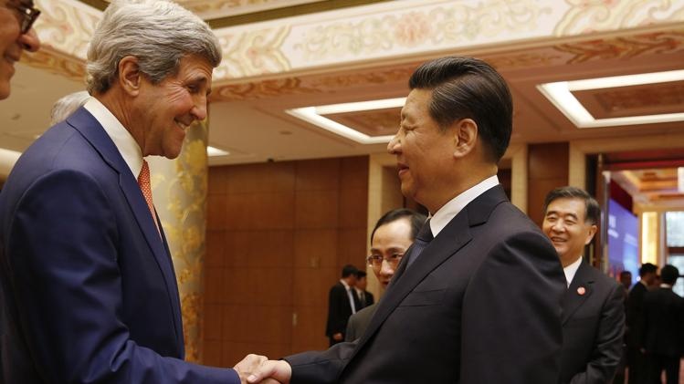 Chủ tịch Trung Quốc Tập Cận Bình tiếp Ngoại trưởng Mỹ John Kerry trong Đối thoại Chiến lược và Kinh tế Trung - Mỹ tại Bắc Kinh hôm 9/7. Ảnh: Reuters