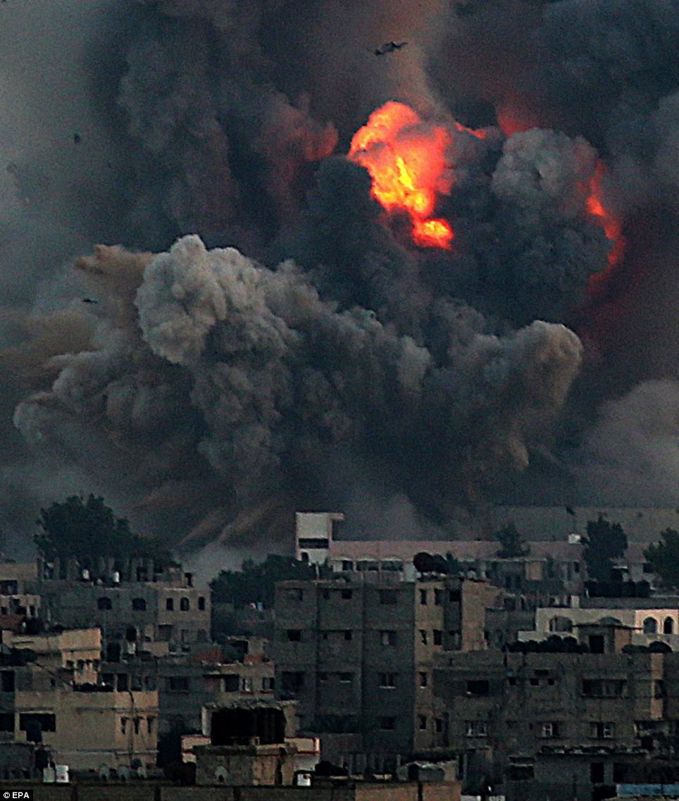 Vụ nổ do tên lửa Israel bắn trúng mục tiêu tại Gaza. Ảnh: EPA