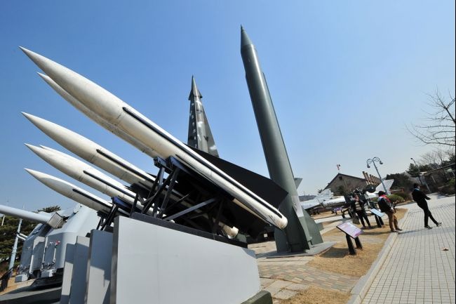 Trieu Tien ban ten lua tam ngan truoc hoi dam My - Trung hinh anh