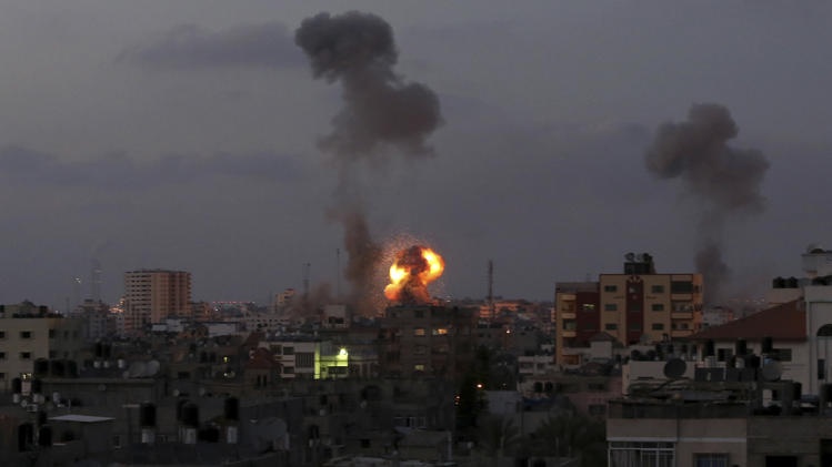 Canh bom roi, ten lua bay o Trung Dong hinh anh